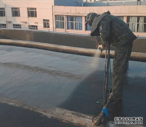 聚脲实现防水功能需要什么设备施工(图2) 储罐防腐防水聚脲喷涂