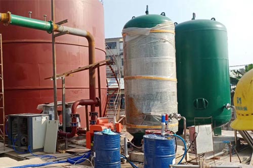 聚脲涂料化工储罐内外壁防腐施工专用喷涂设备(图4) 聚脲涂料化工储罐内外壁防腐施工案例