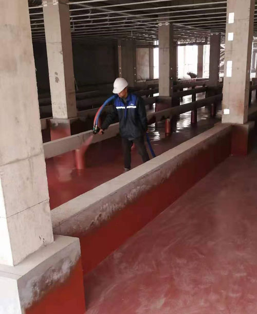 养殖场地面耐磨 有什么材料好 双组分聚脲喷涂机(图2) 养殖场地面耐磨聚脲喷涂案例